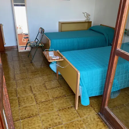 Il Glicine Δωμάτια σε οικογενειακή κατοικία Acilia